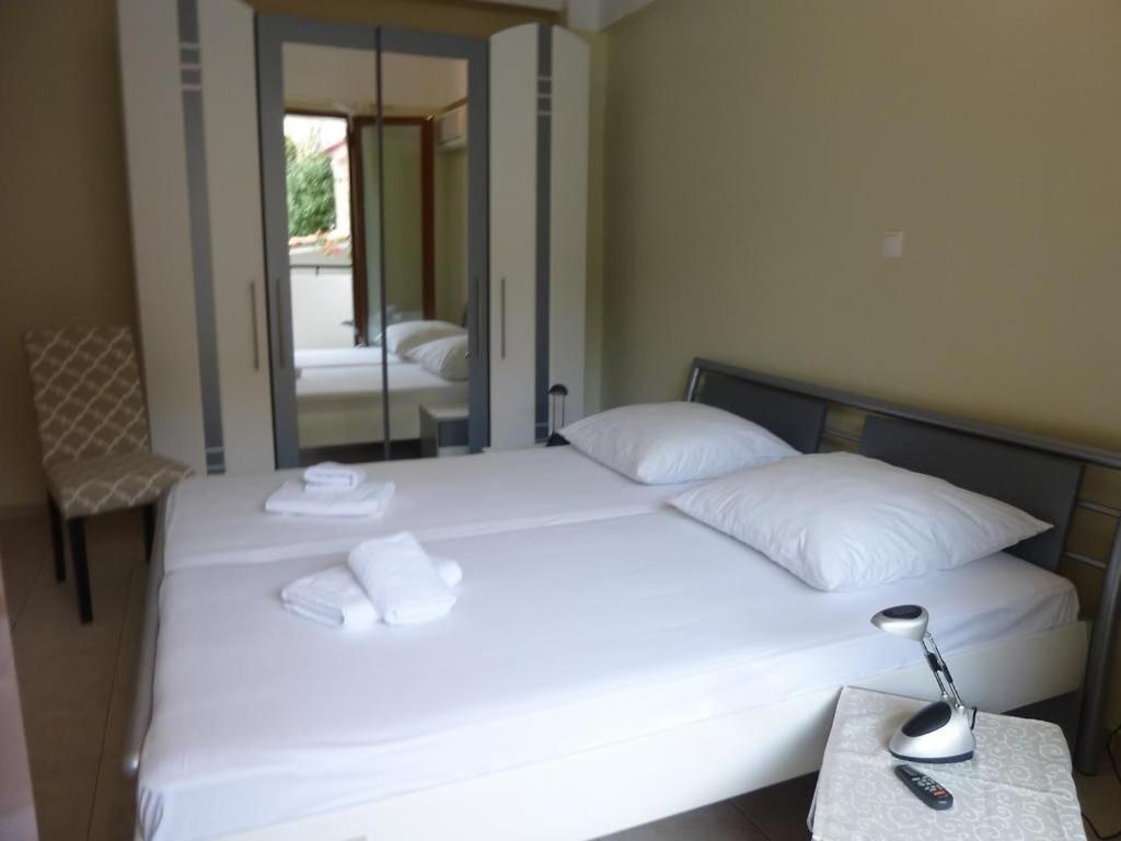 Anesis Apartments Agia Marina  Extérieur photo